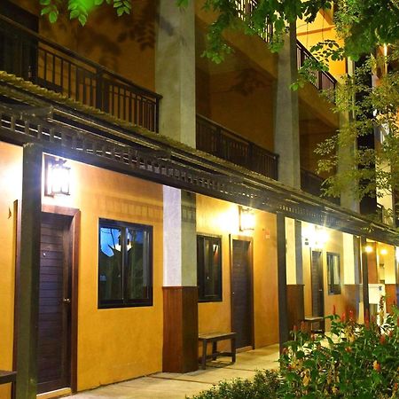 查理察度假酒店 春蓬 外观 照片