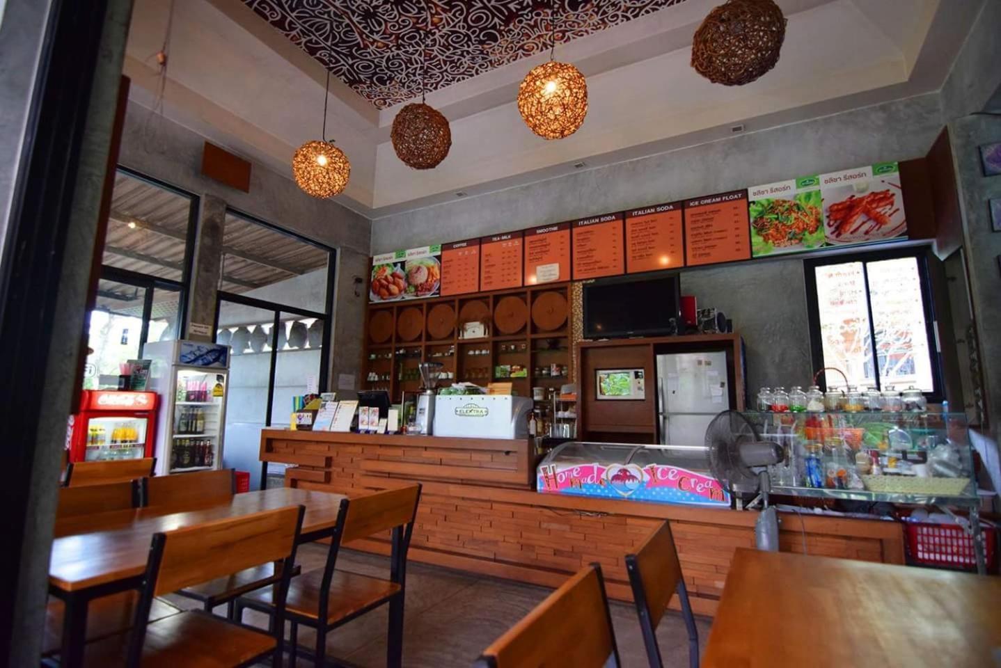 查理察度假酒店 春蓬 外观 照片